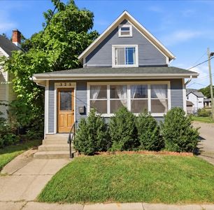 325 Grand Ave NE