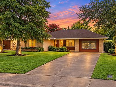 4805 Viking Dr