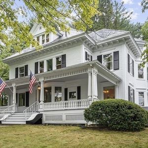 1179 Main St