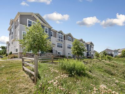 860 Roselyn Dr