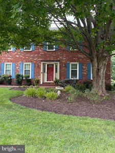 2711 Mustang Dr