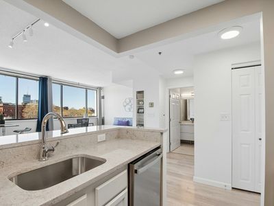 169 Monsignor Obrien Hwy APT 513