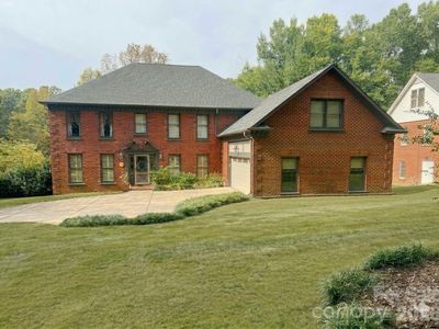 4843 Lindstrom Dr