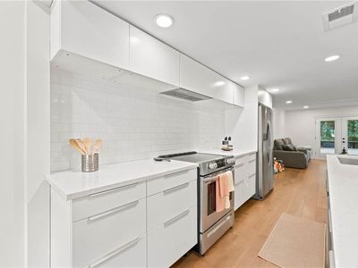 8 Ivy Rdg NE
