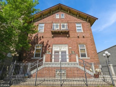 2350 N Kedzie Blvd #F