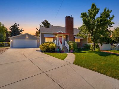 1925 S Main St