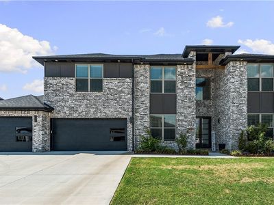 1111 Longbourn Dr