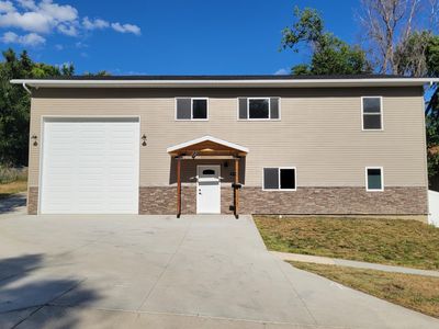 506 4th Ave NE