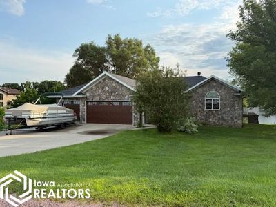 11 Oak Lake Dr