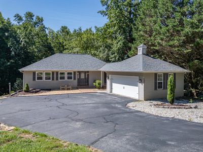 527 Pinebrook Dr