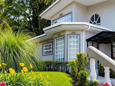 29 Avenida El Roble