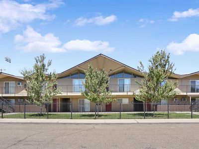 1305 W El Monte St