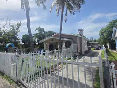 1888 NW 18th St