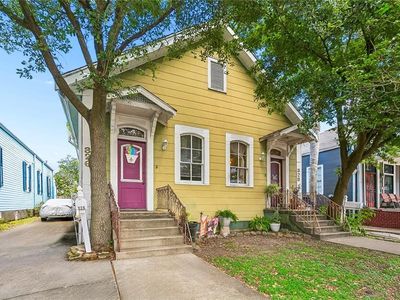 326-28 Seguin St