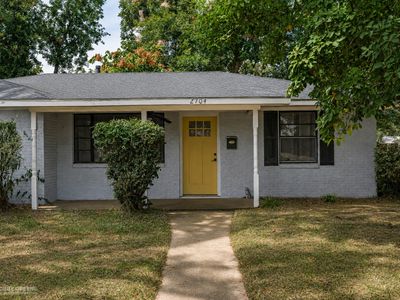 2704 E Cavett Dr