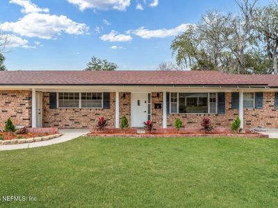 8460 LYNDA SUE Lane W