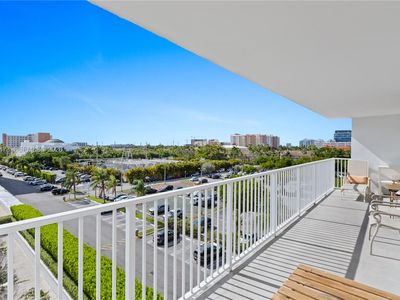 2851 NE 183rd St APT 502E