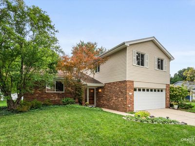 2S111 Lynn Ct