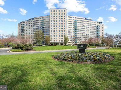 10401 Grosvenor Pl APT 1327