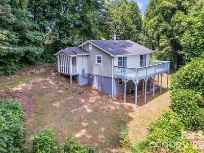 83 E View St