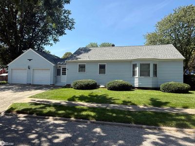 1401 Grand Ave