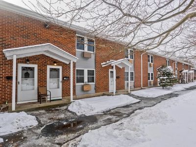 27 Manor Ct #27