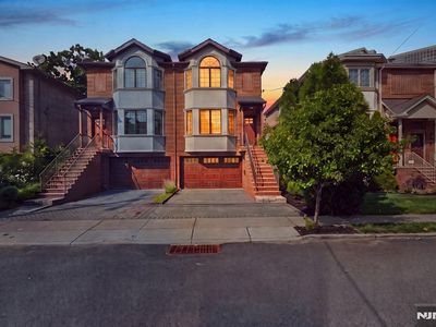 227 Lafayette Ave #B