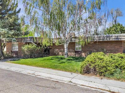 200 Topaz St