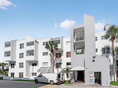 2860 NE 14th Street Cswy #405 D