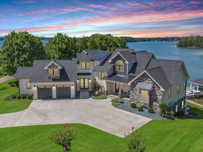 176 Three Point Isle Dr