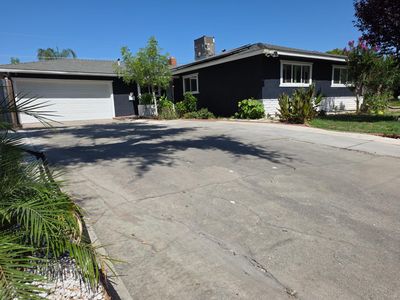 4857 N West Ave