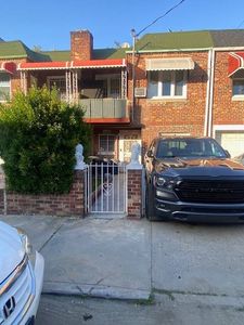 607 E 96th St