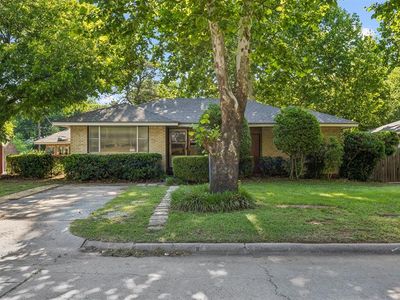 Property at 8 Burk Way, Del City, OK