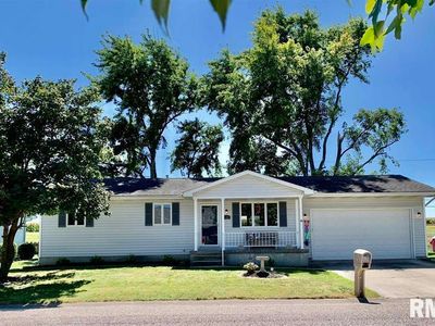 Property at 1107 Hall Dr W, Jacksonville, IL