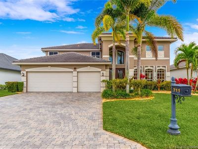 711 SW River Bend Cir