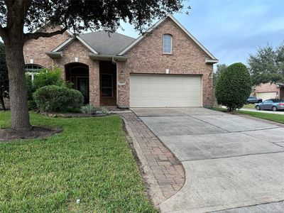 2402 E Tuschman