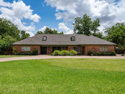1825 Elmwood Dr