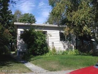 1237 W 11th Ave