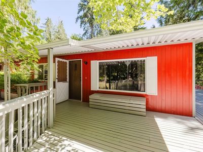 41 E Pickering Place
