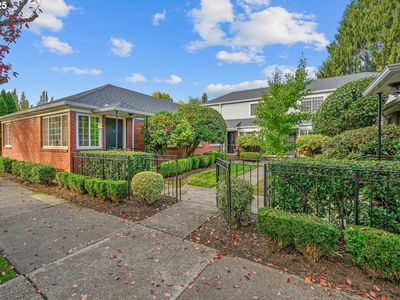 2105 NE Everett St APT 3