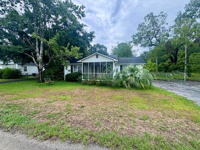 103 E Elmwood St