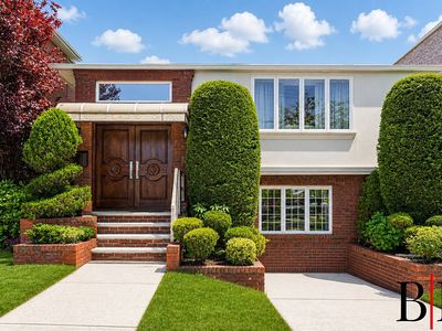 8 Bassett Ave #1
