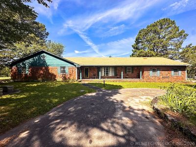 2435 S Woodland Rd