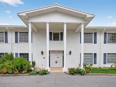 2261 NE 67th St APT 1806