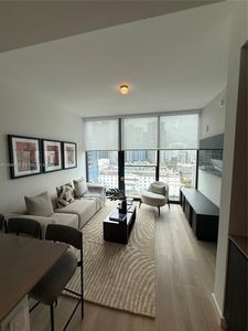 20 NE 11th St #2909