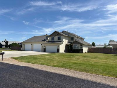 1190 NW Bluegrass Cir