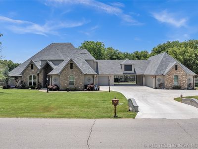 18808 E Crooked Oak Dr
