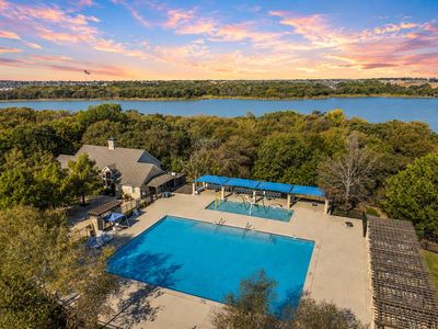 2125 Lake Cliff Dr