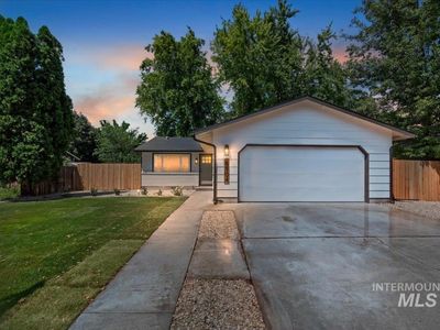 6904 W Bluebird Dr