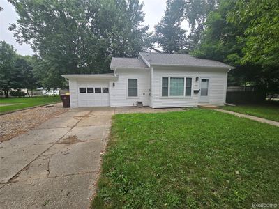 402 E Buchanan St